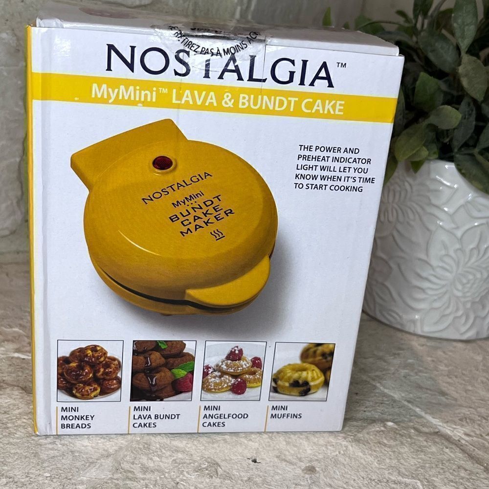 Nostalgia My mini lava bundt cake maker yellow